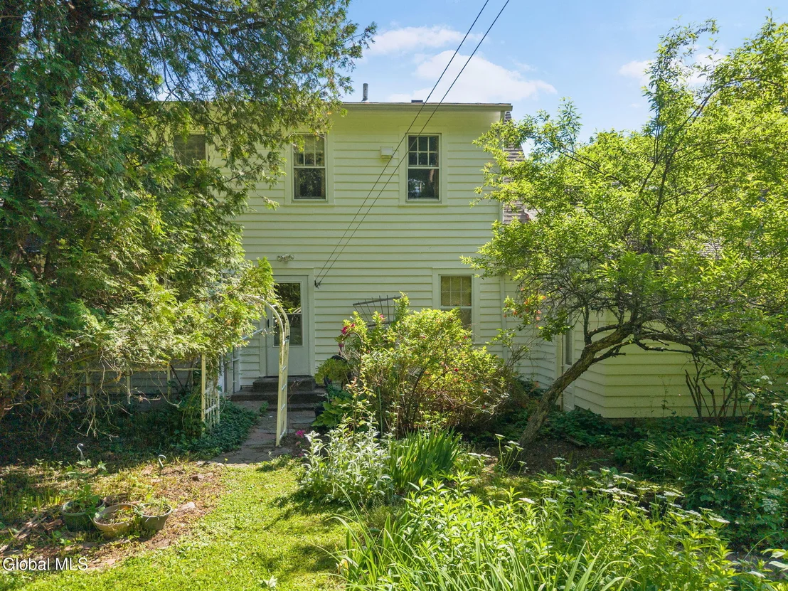 Photo of 122 Clinton Circle