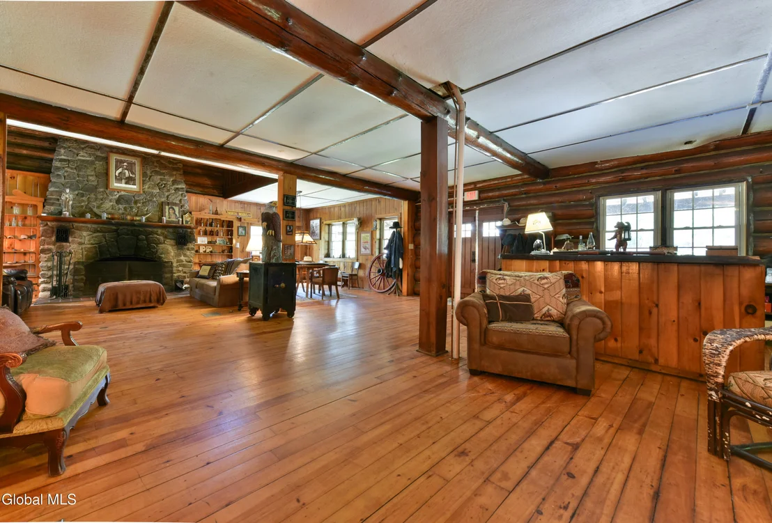 Photo of 746 Howe Road