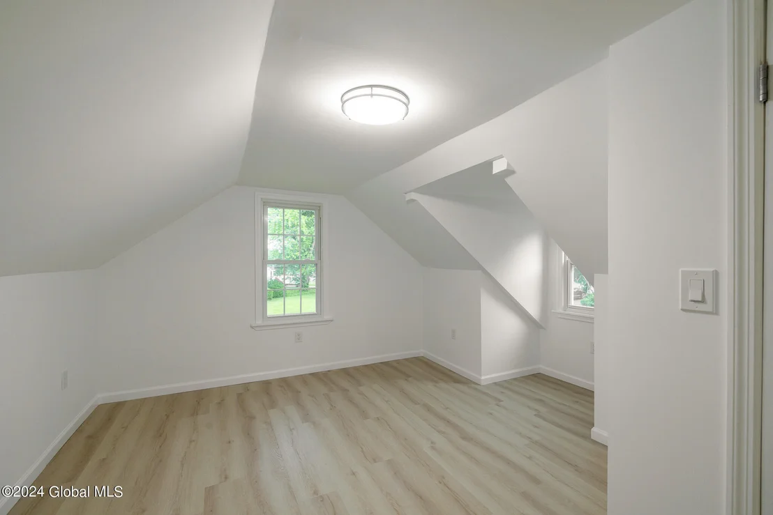 Photo of 1025 Peter Road