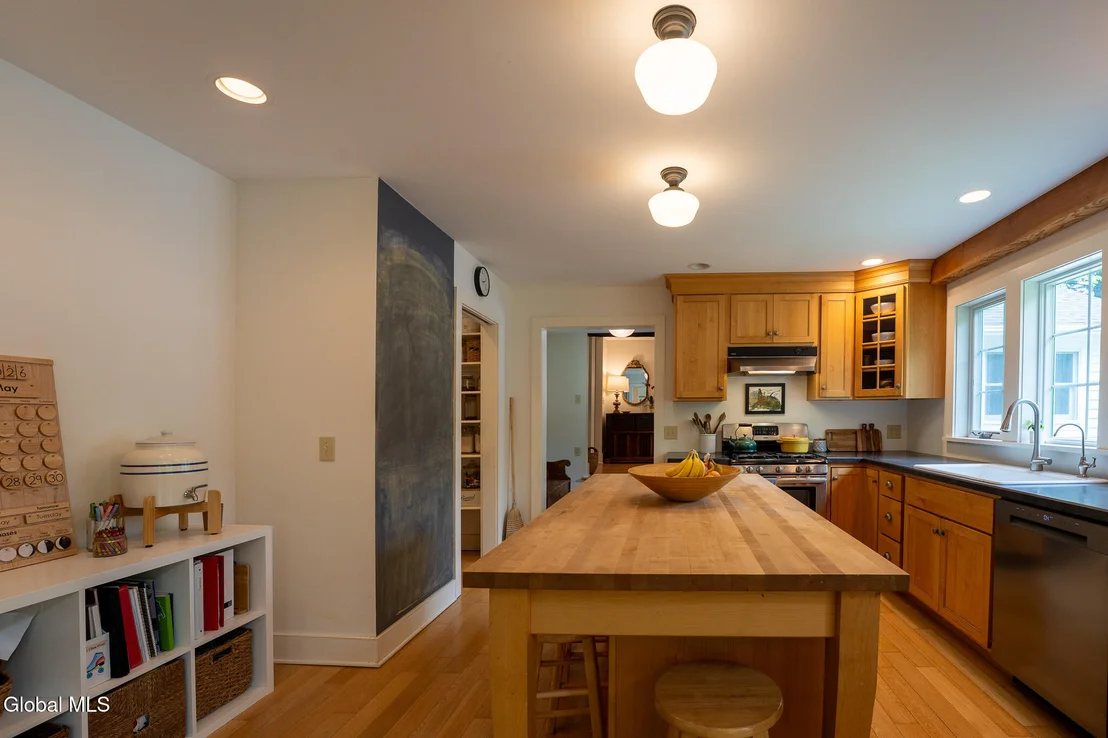 Photo of 1712 Crescent Road
