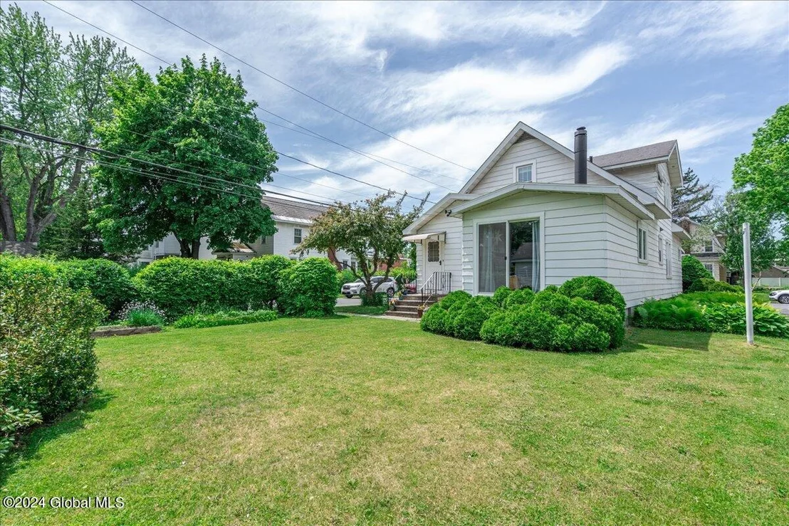 Photo of 1102 Baker Avenue