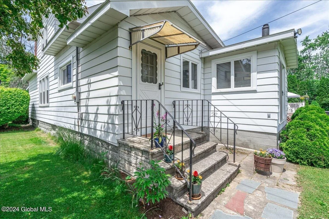 Photo of 1102 Baker Avenue