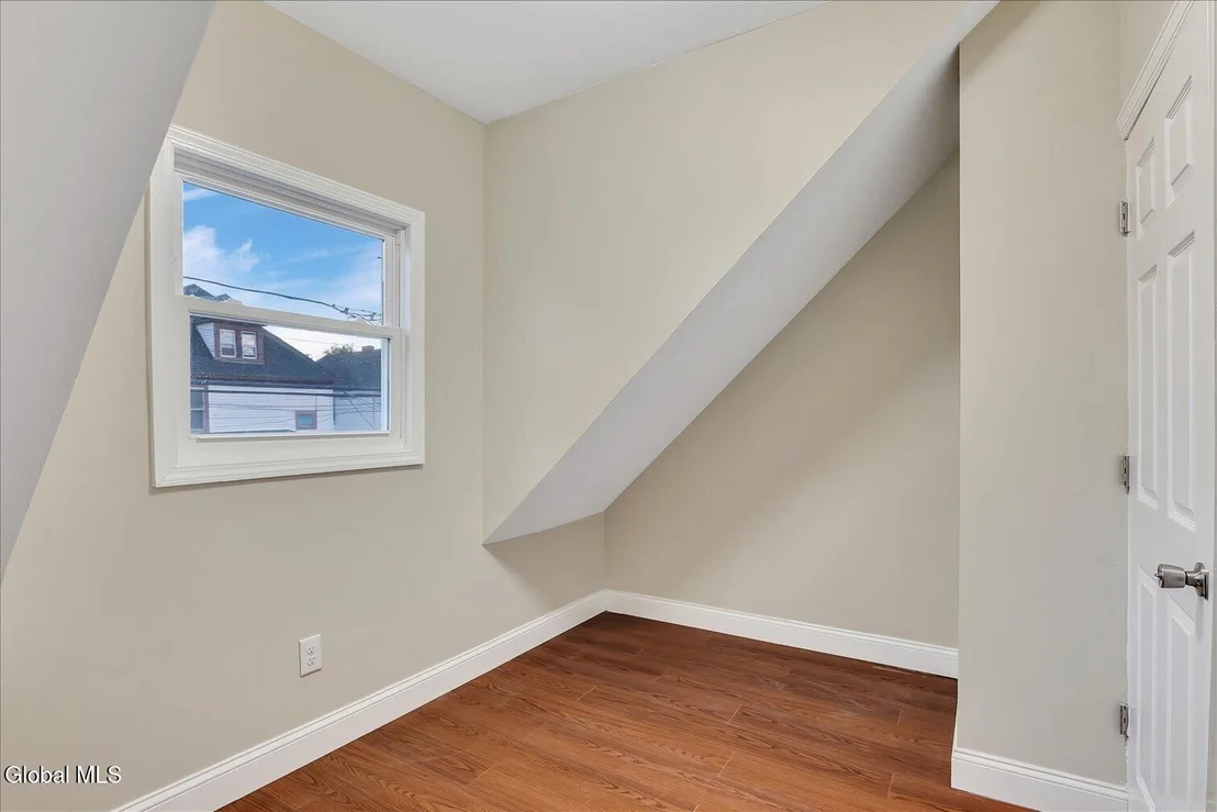 Photo of 27 Robinson Street