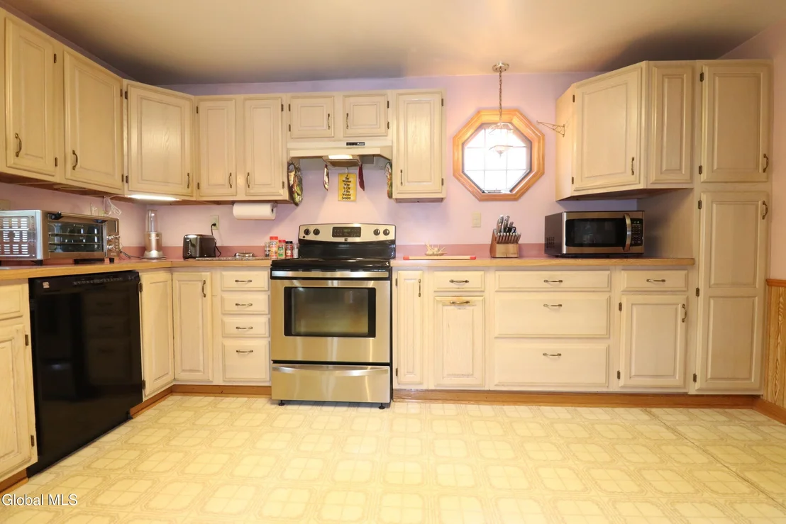 Photo of 2896 W Lydius Street