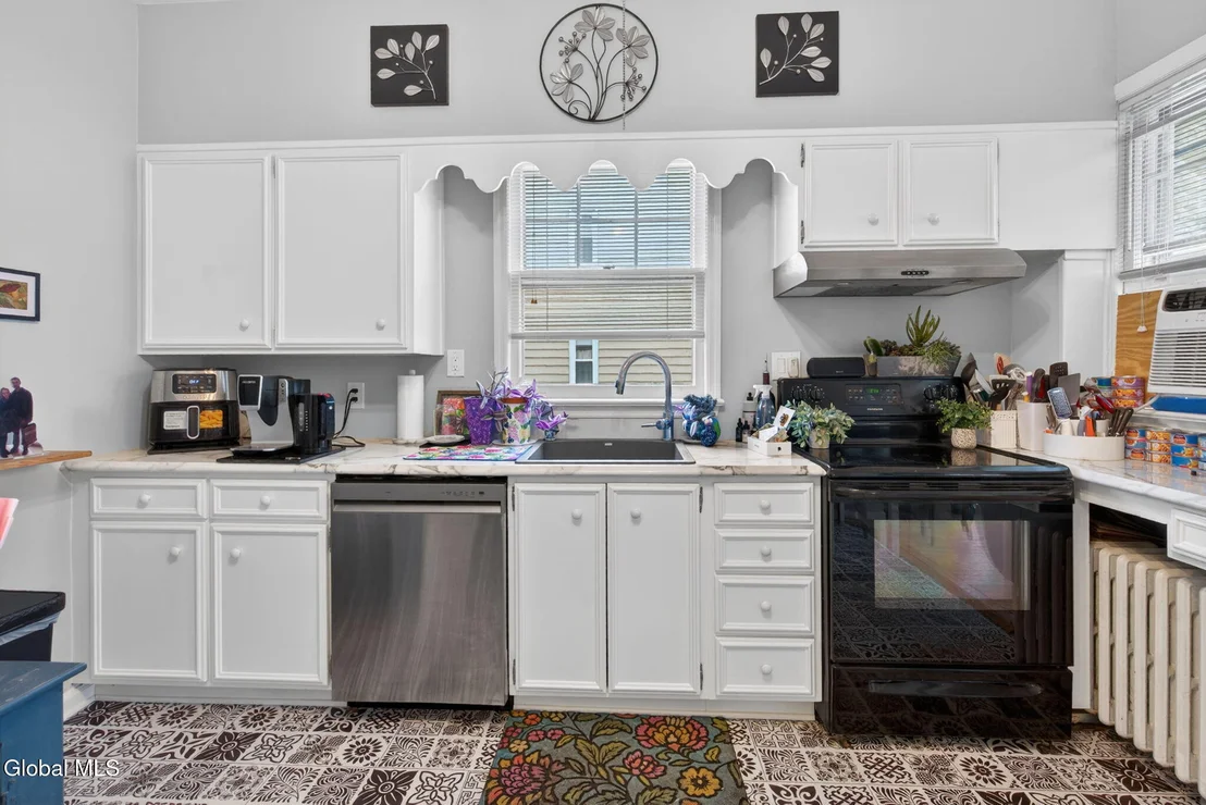 Photo of 446 Yates Street
