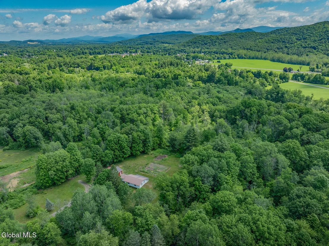 Photo of 972 Turnpike Road