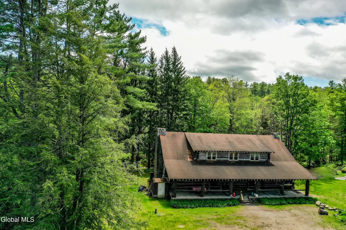 Photo of 746 Howe Road