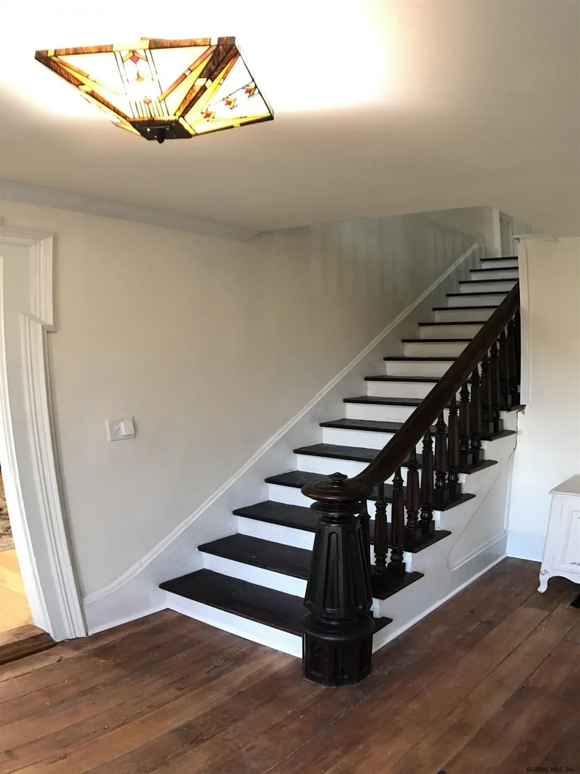 Photo of 1237 W RIVER Road