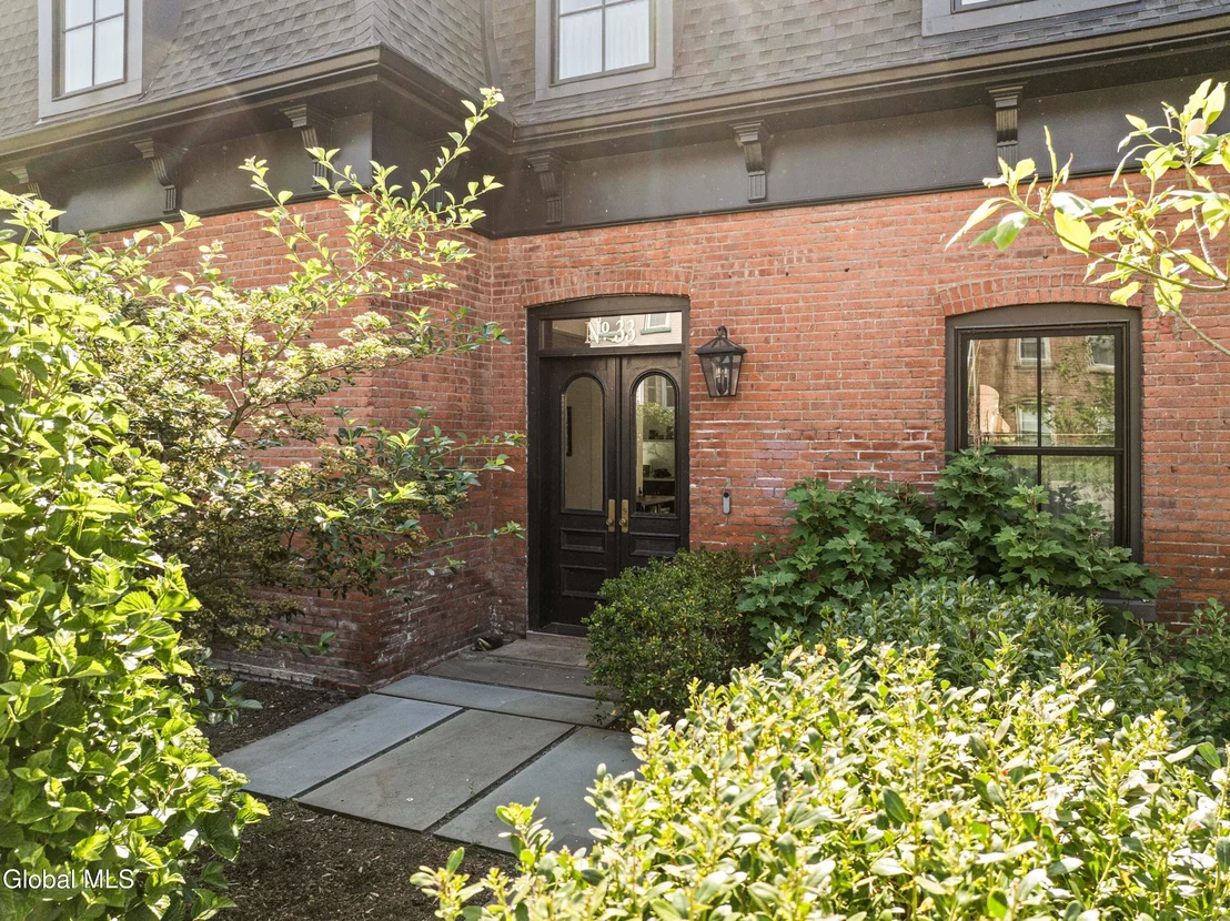 Photo of 33 Davis Street