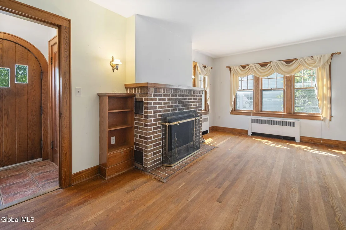 Photo of 122 Clinton Circle