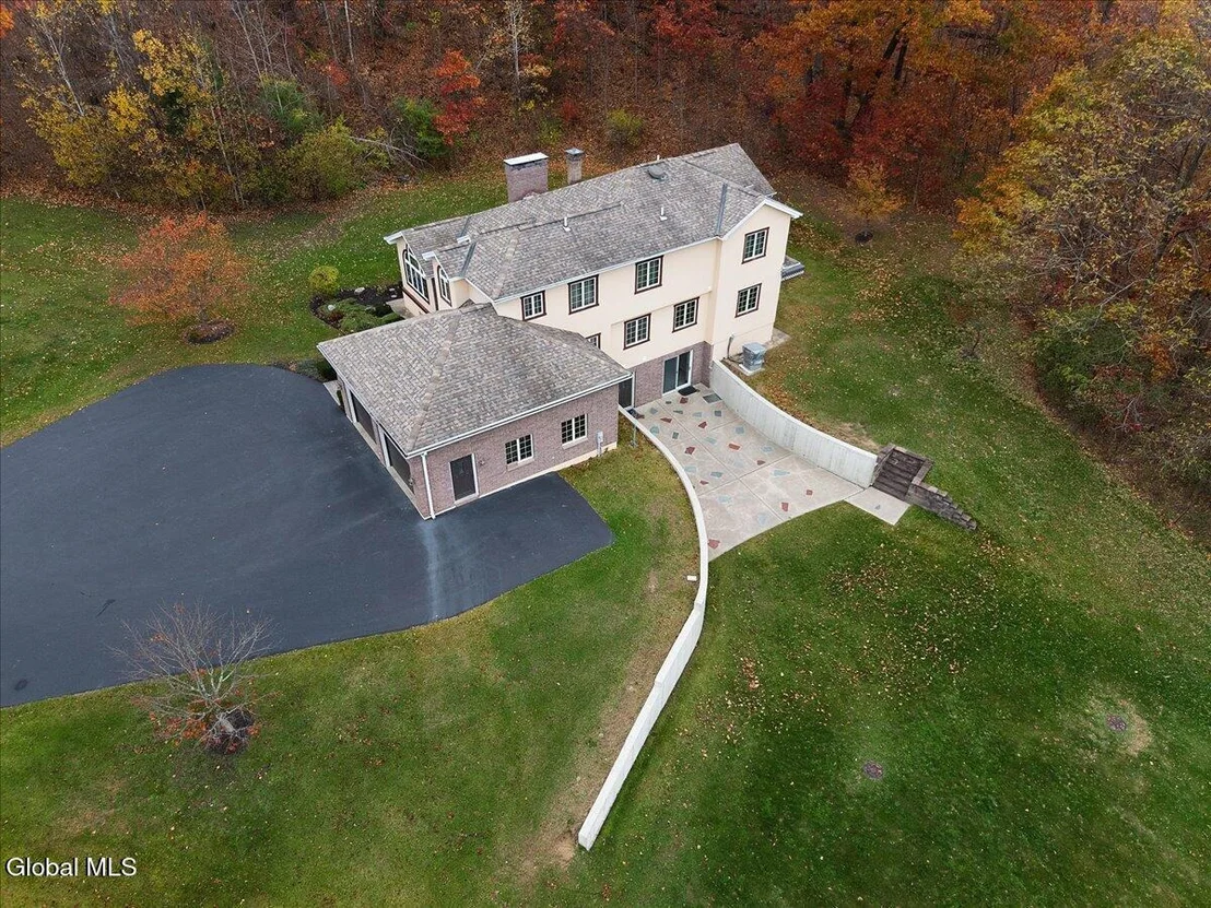 Photo of 1306 Putnam Road