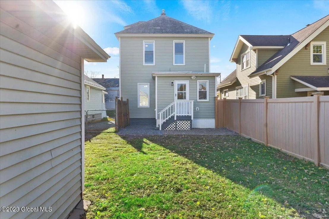 Photo of 160 6th Street