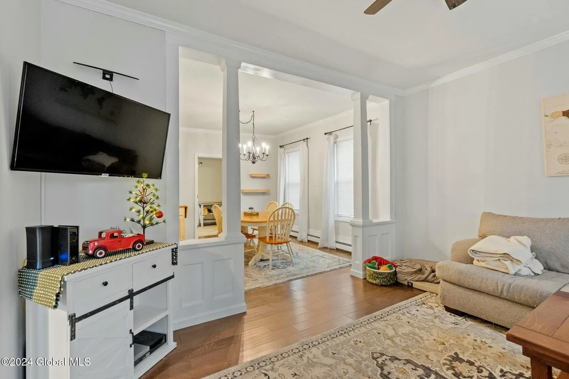 Photo of 35 Mountainview Avenue