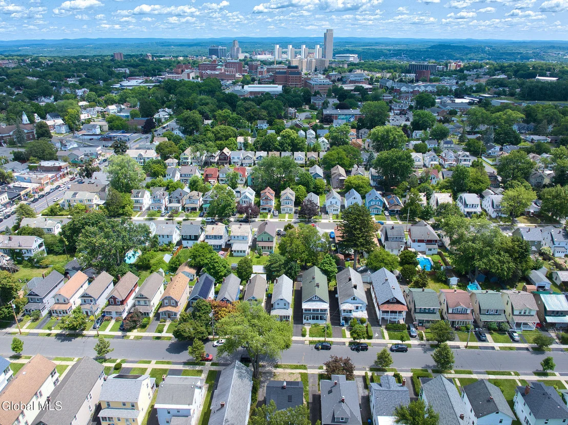 Photo of 20 Forest Avenue
