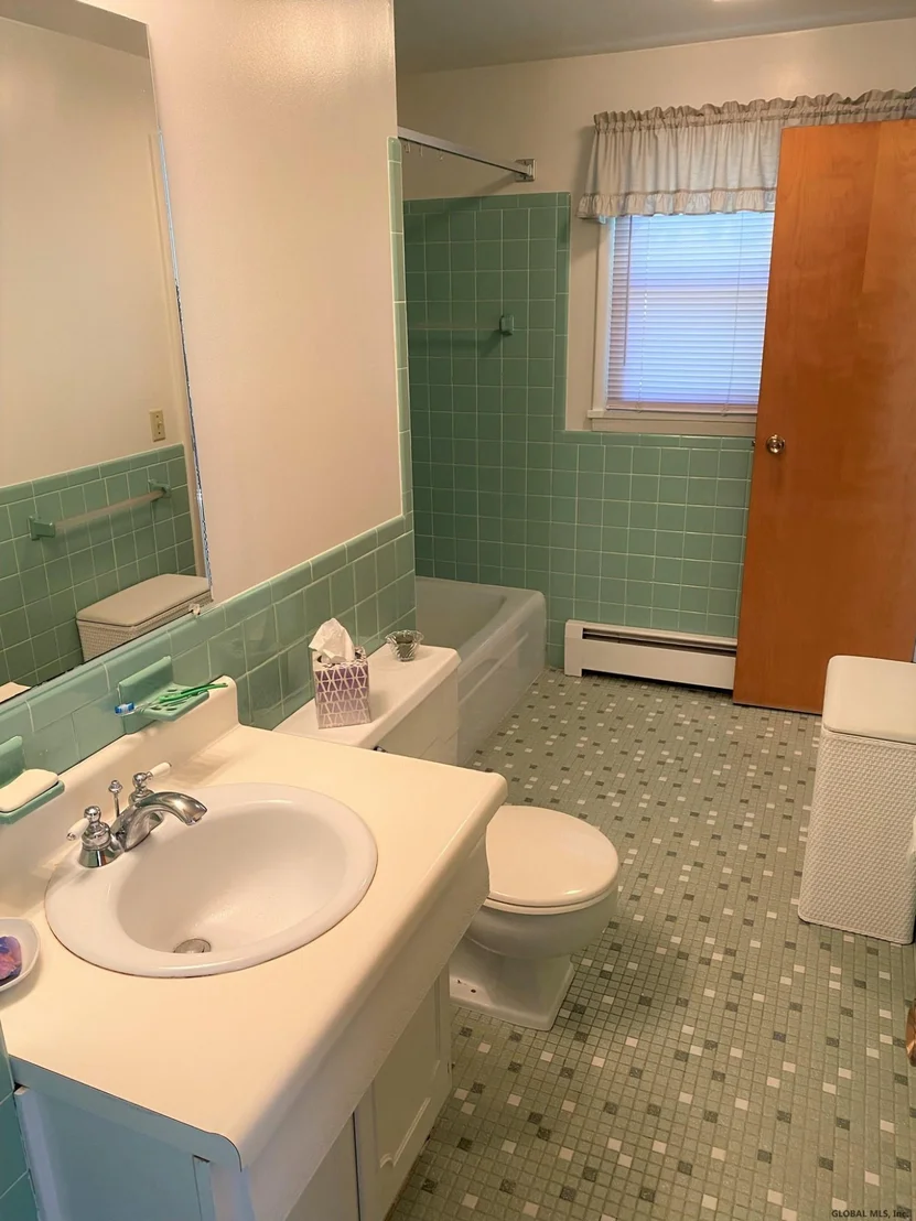 Photo of 51 MANCHESTER Drive