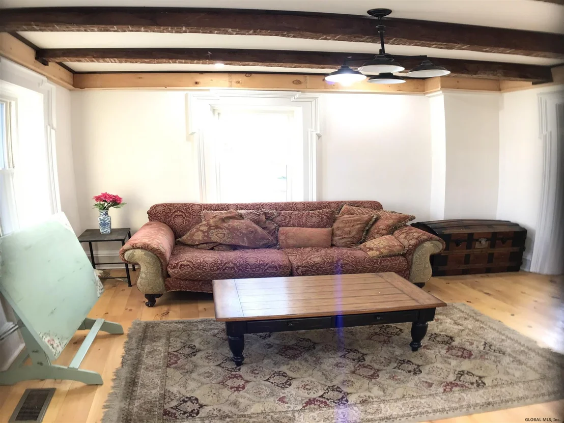 Photo of 1237 W RIVER Road