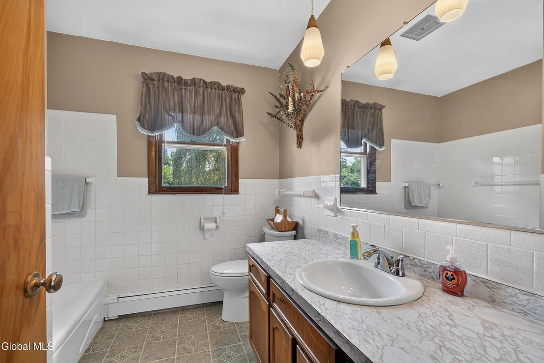 Photo of 137 Mammoth Spring Road