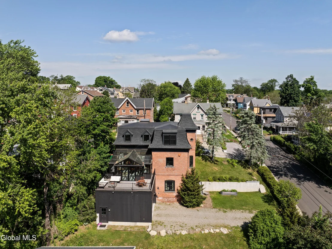 Photo of 33 Davis Street