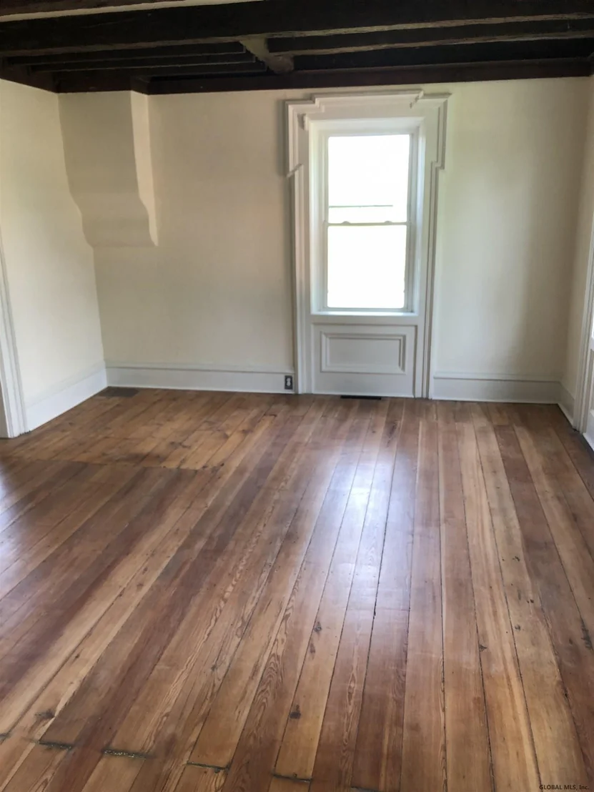 Photo of 1237 W RIVER Road