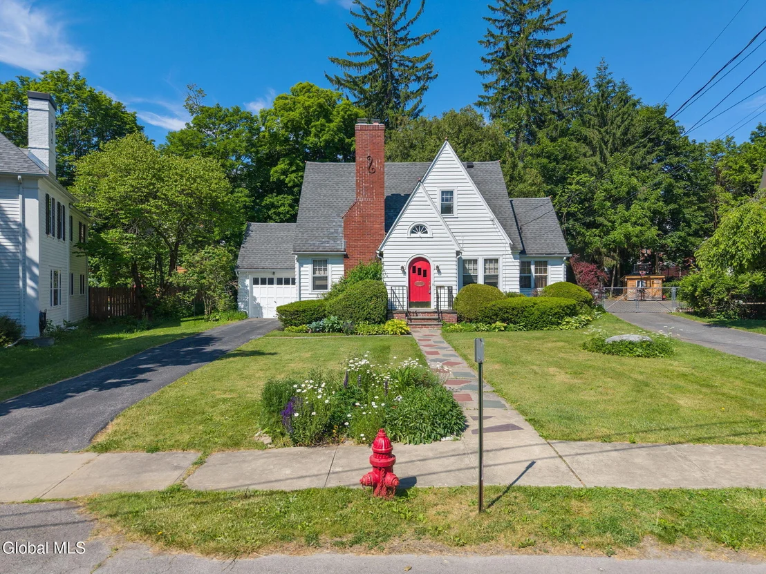Photo of 122 Clinton Circle