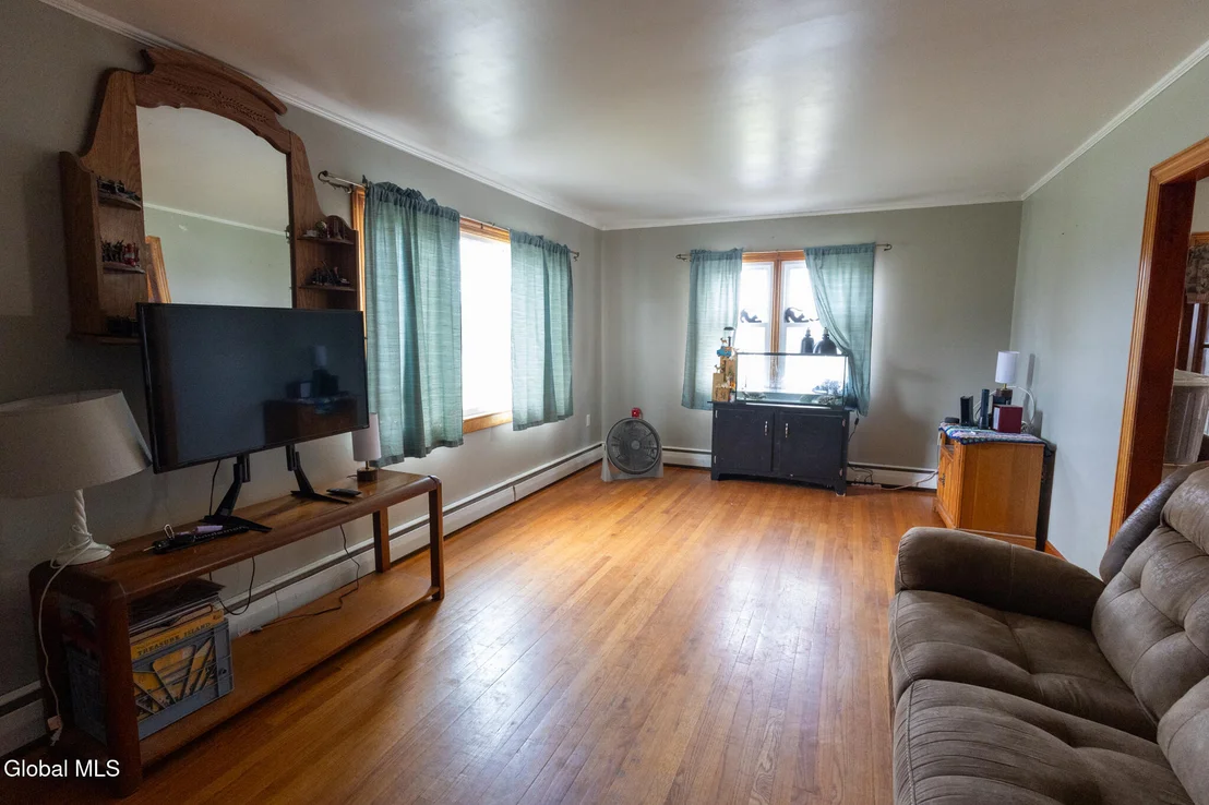 Photo of 8 7th Avenue