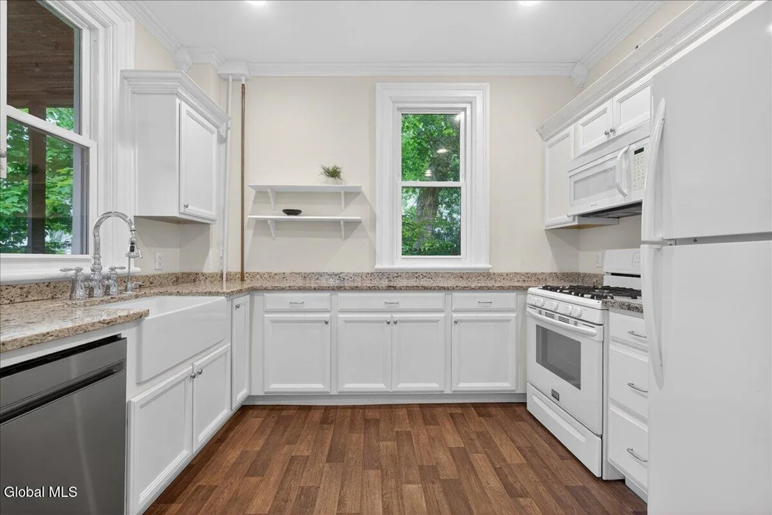 Photo of 121 Maple Avenue