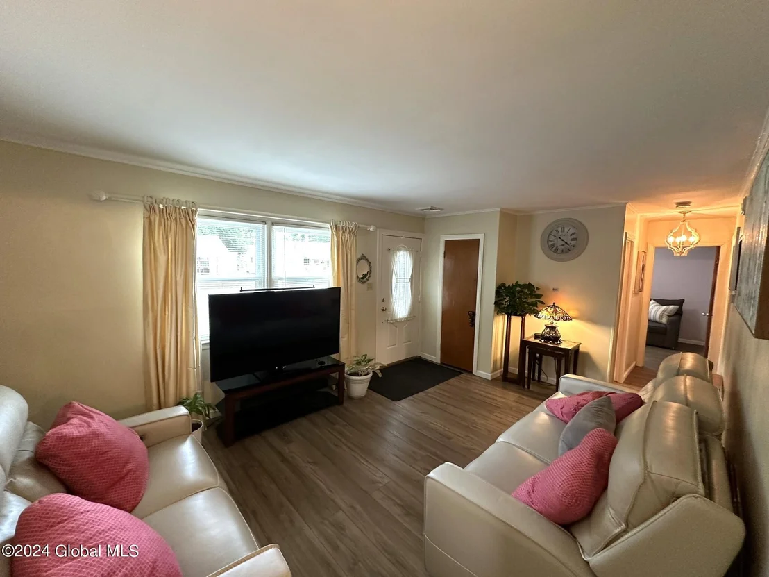Photo of 309 Chiswell Road