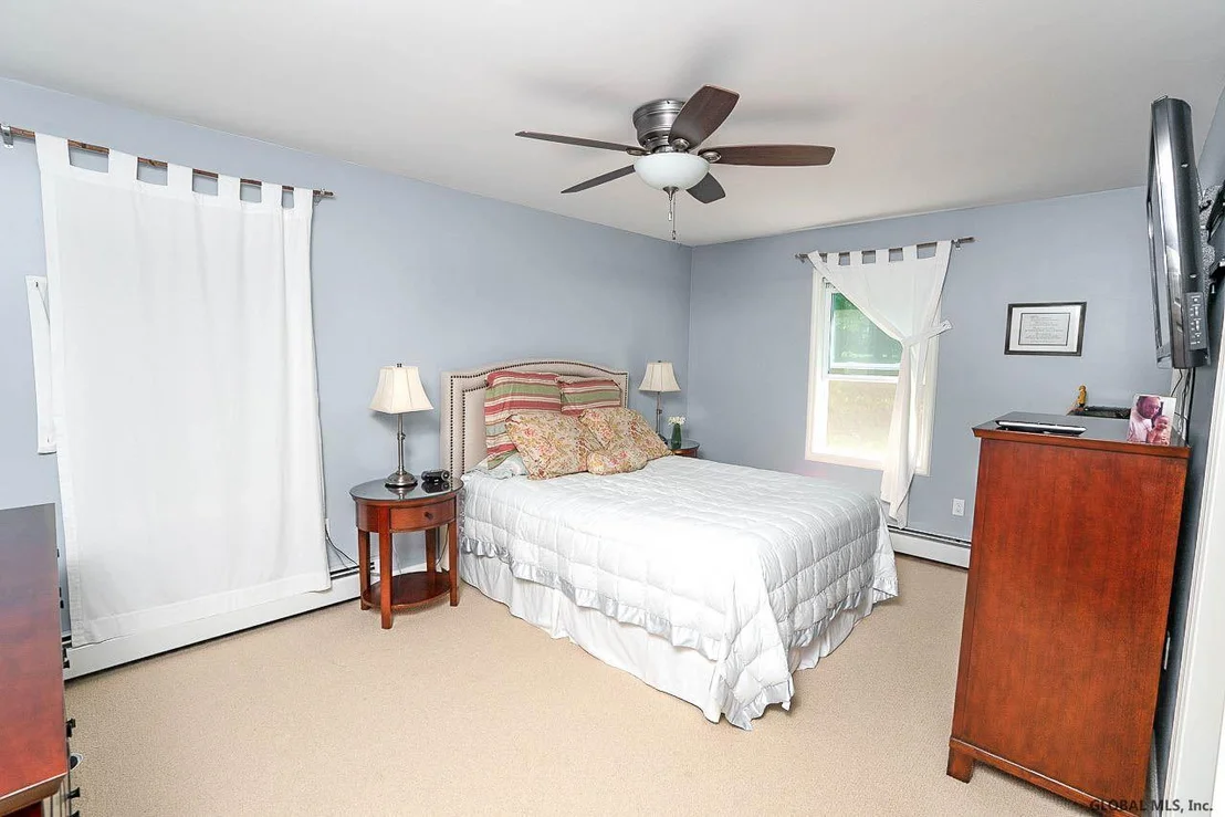 Photo of 31 OXFORD Circle