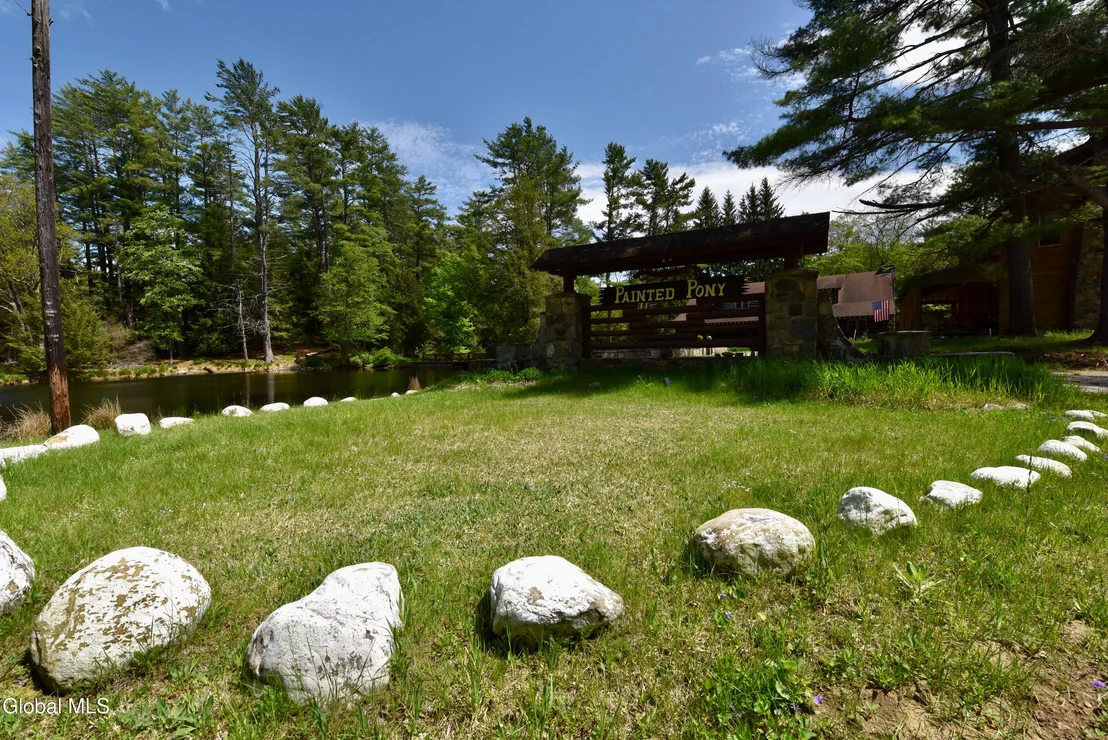Photo of 746 Howe Road