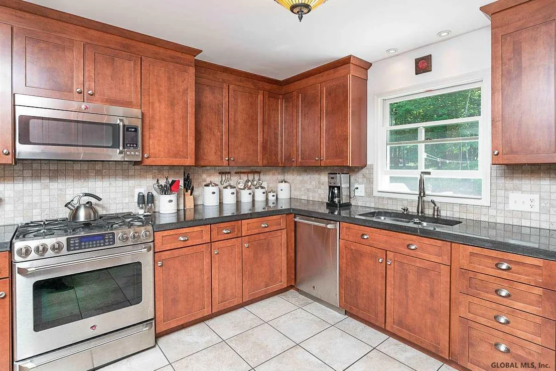 Photo of 31 OXFORD Circle
