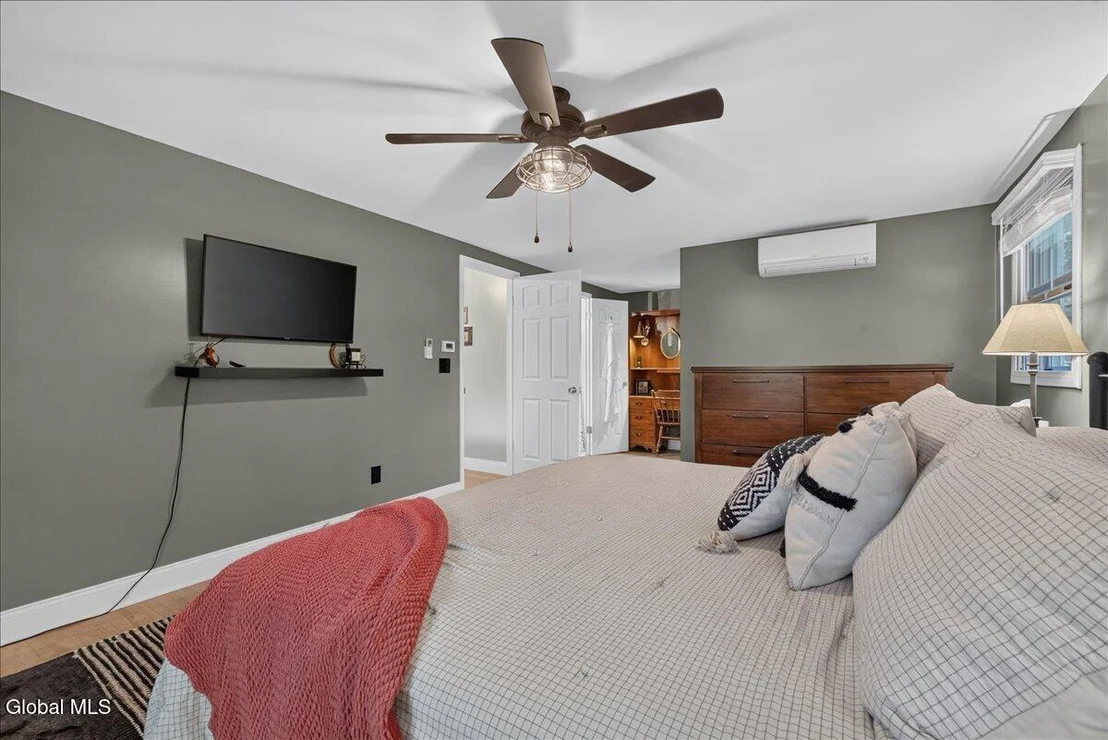 Photo of 8 Cypress Pt