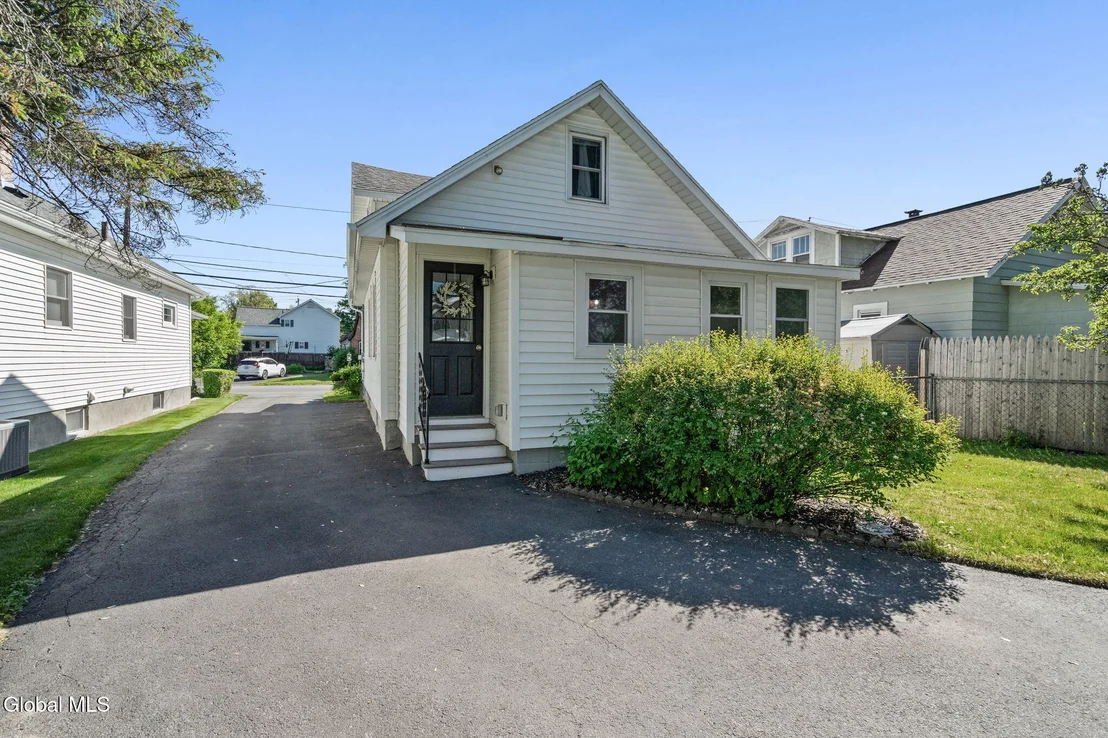 Photo of 370 Princetown Road