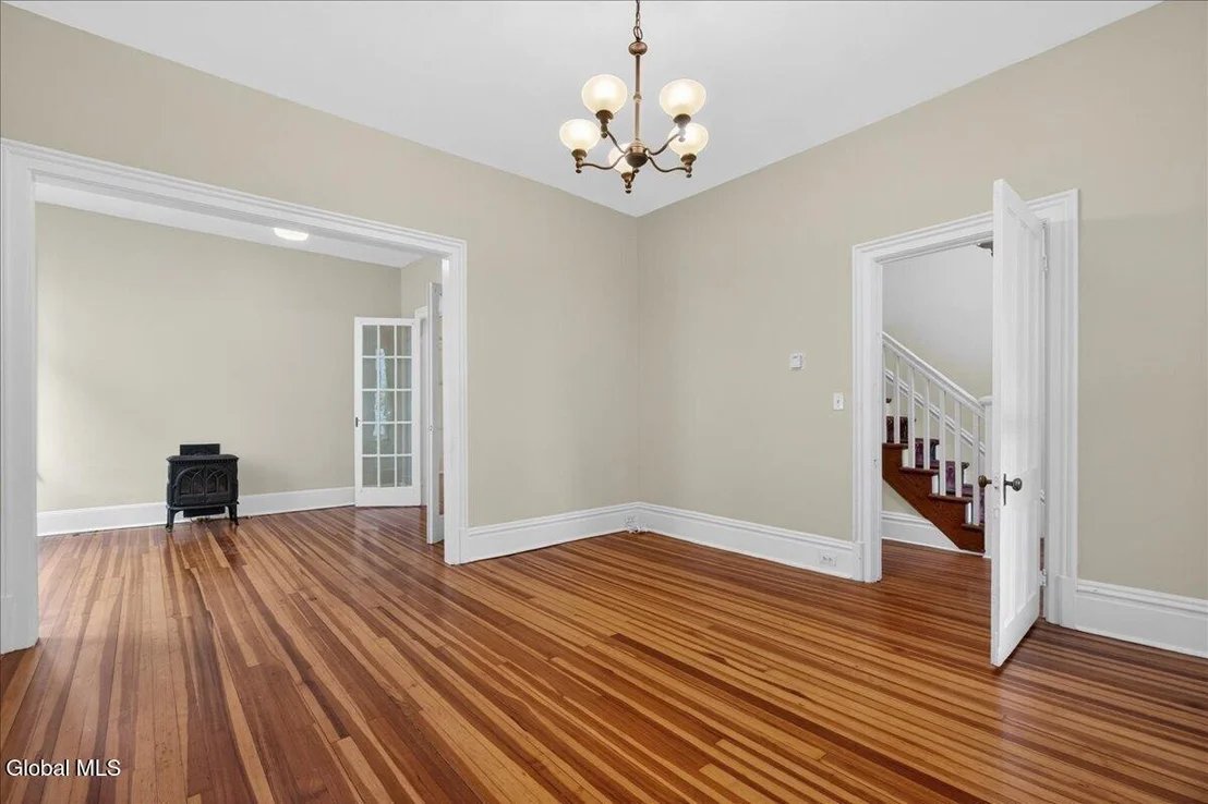 Photo of 121 Maple Avenue