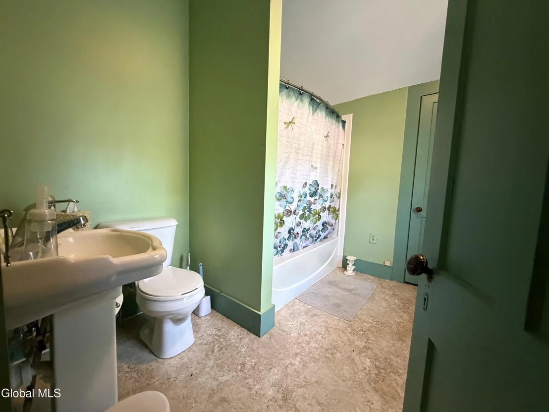 Photo of 2056 Creek Road