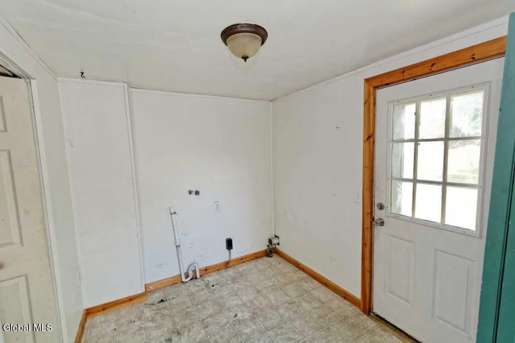 Photo of 3152 N Thompson Street
