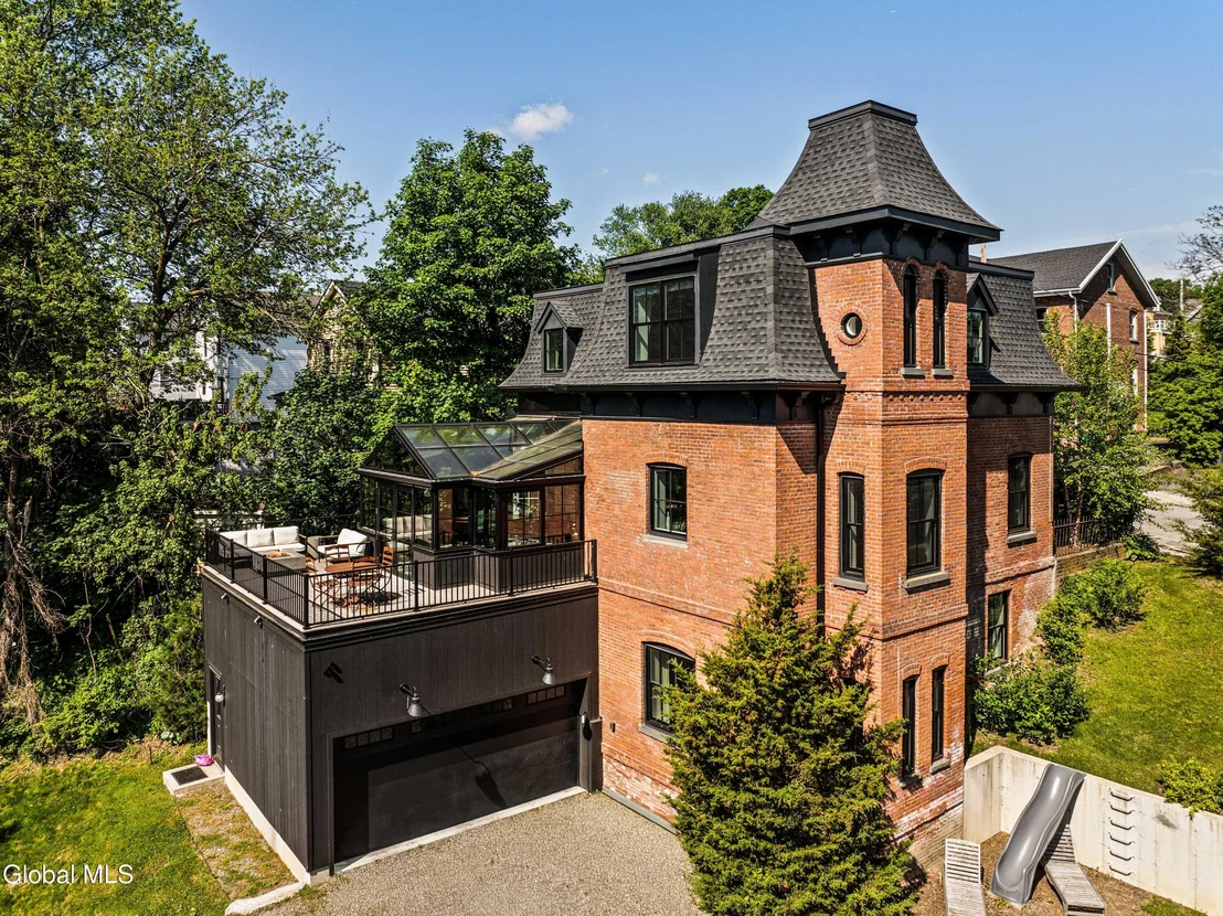 Photo of 33 Davis Street