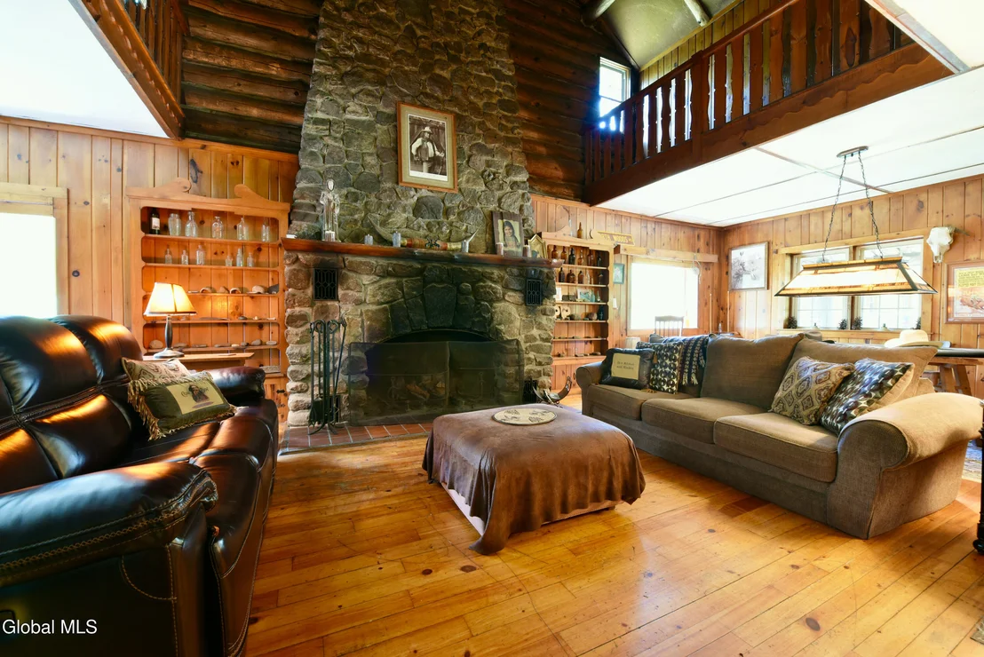 Photo of 746 Howe Road