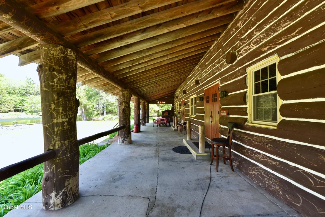 Photo of 746 Howe Road