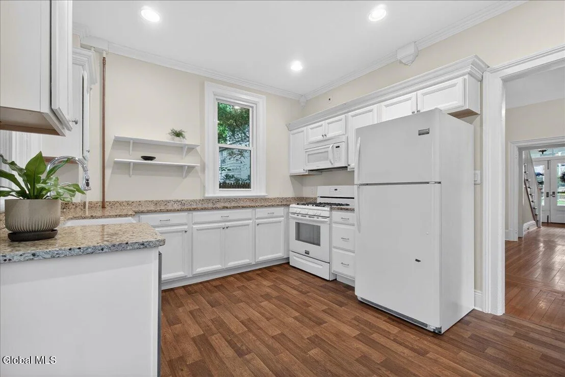 Photo of 121 Maple Avenue
