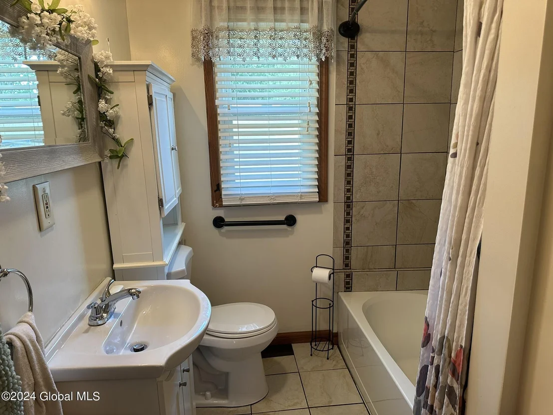 Photo of 309 Chiswell Road