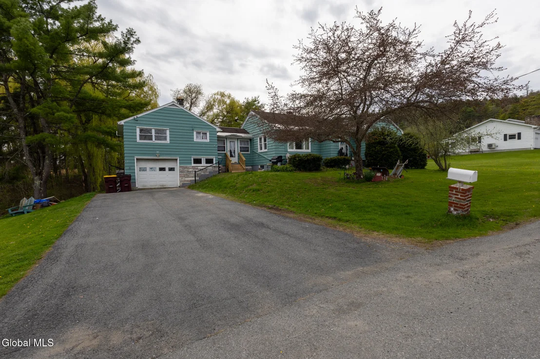 Photo of 8 7th Avenue