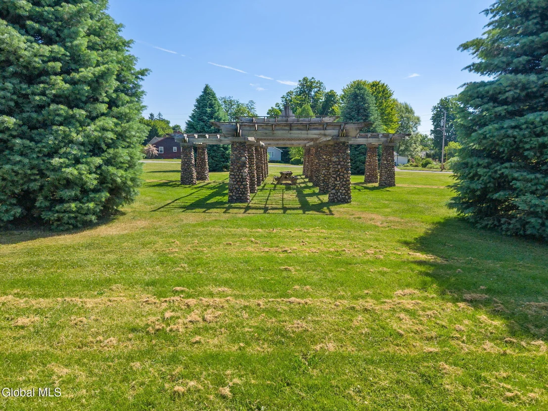 Photo of 122 Clinton Circle
