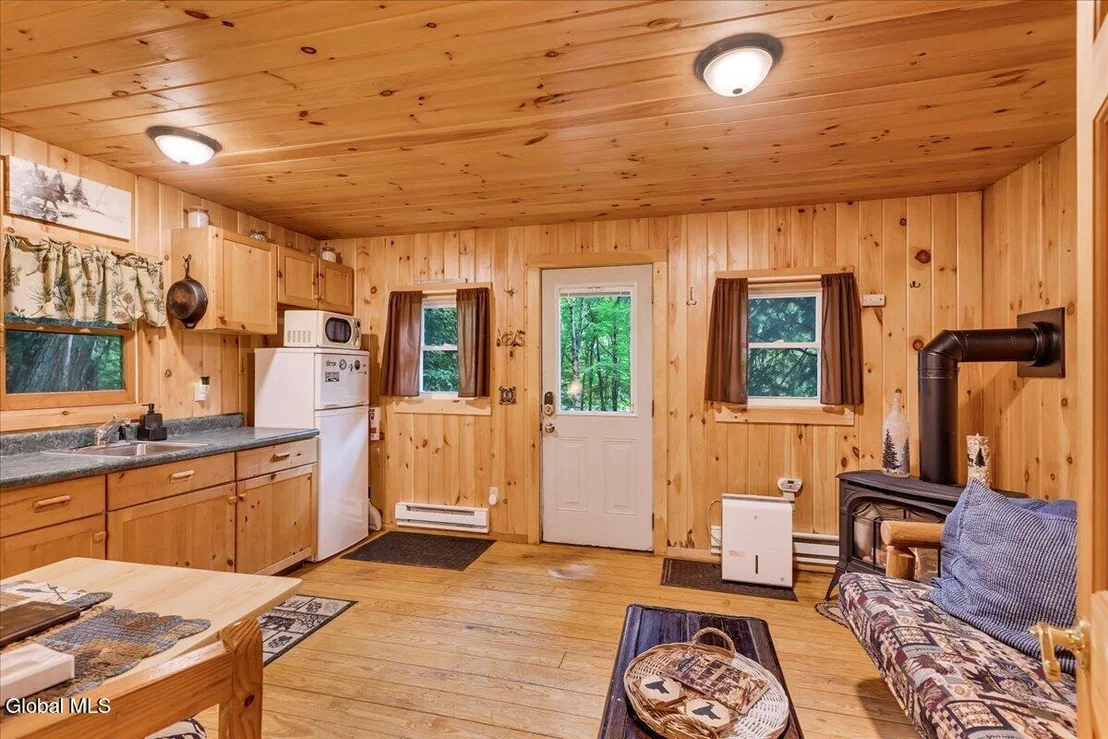 Photo of 1495 River Road