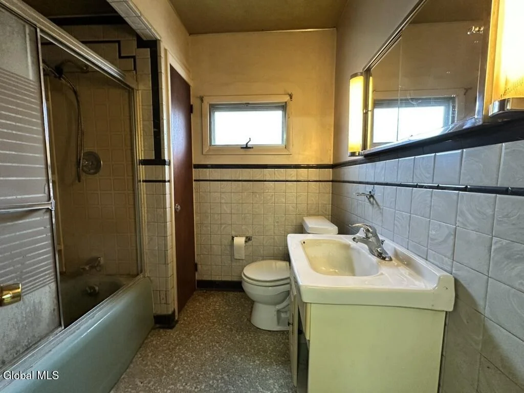 Photo of 382 Ballston Road