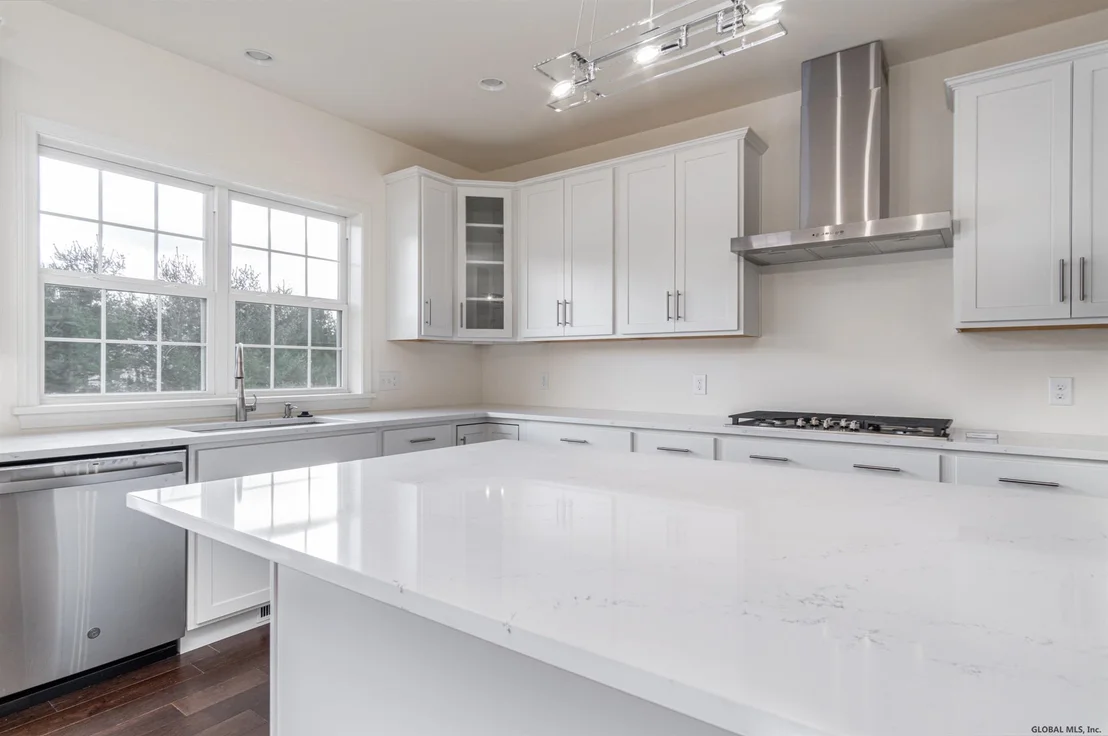 Photo of 33 PINE HOLLOW Drive