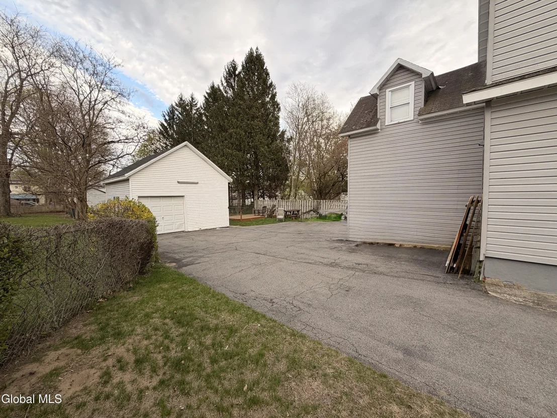 Photo of 1025 Hegeman Street