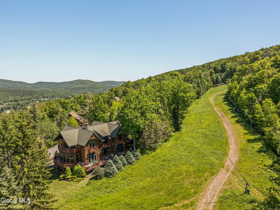 Photo of 6 White Way