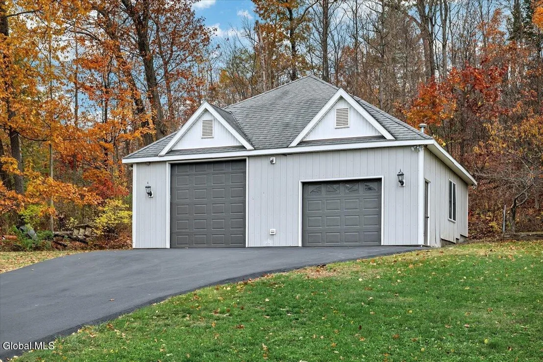 Photo of 1306 Putnam Road