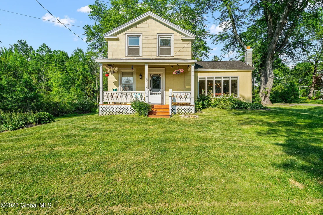 Photo of 207 Maple Avenue