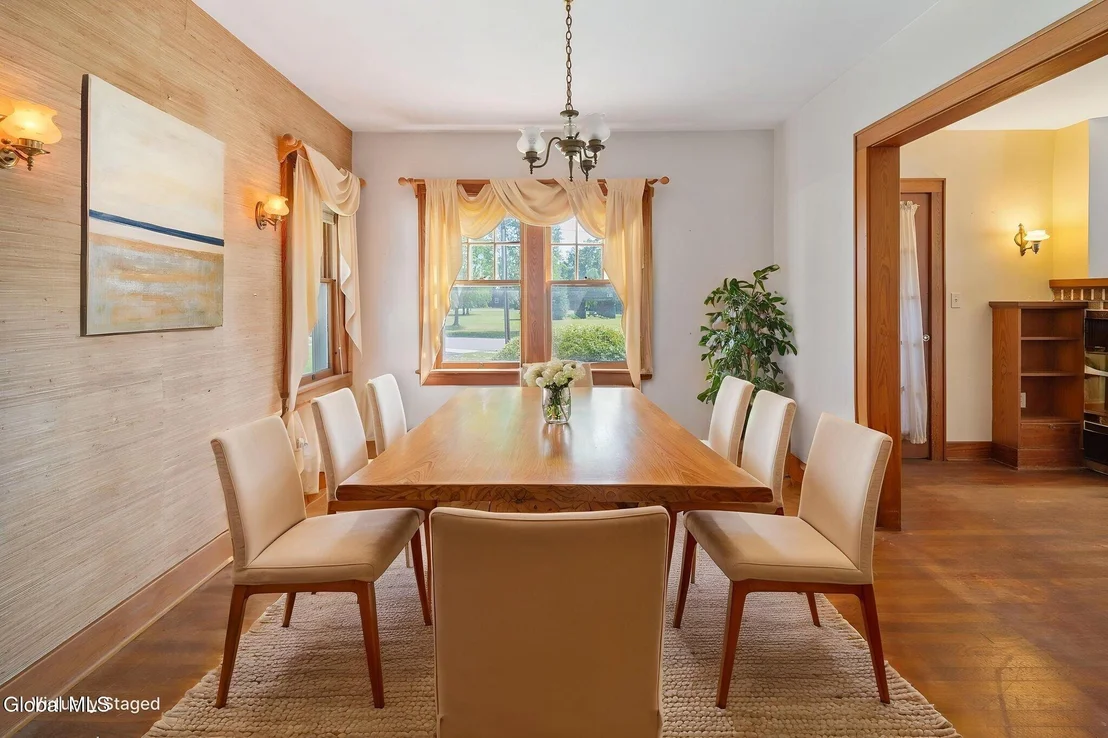 Photo of 122 Clinton Circle